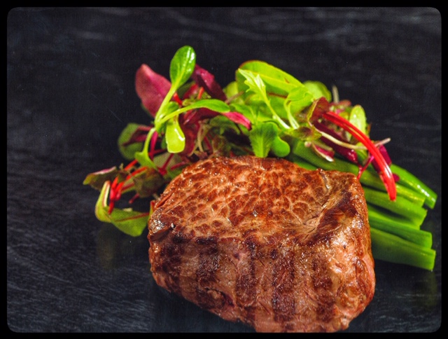 Receta solomillo ternera con cebollas tiernes y ensalada del chef Dani Lechuga para SUCARN