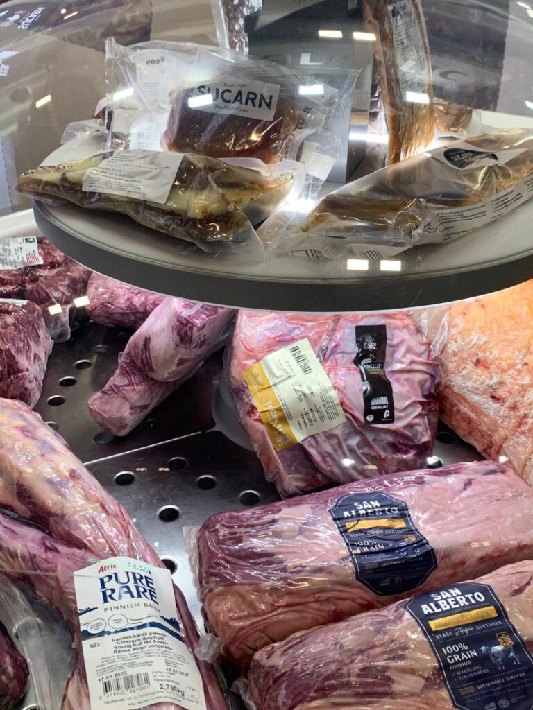 Bola del mundo con carnes internacionales de Sucarn